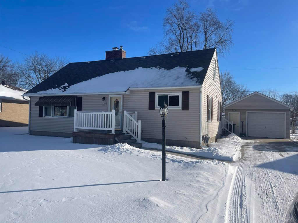 2352 Richard Avenue, Saginaw, MI 48603