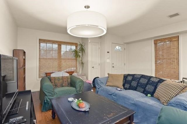 214 Parker Hill Ave 214, Boston, MA 02120