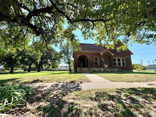 200 E Tarrant Street, Bowie, TX 76230