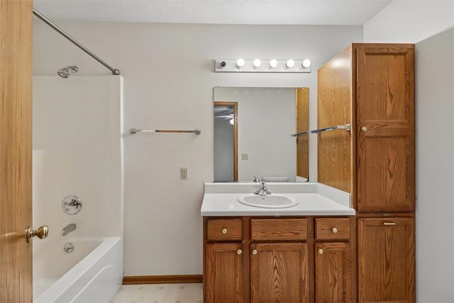 6718 SE 2nd Court, Des Moines, IA 50315