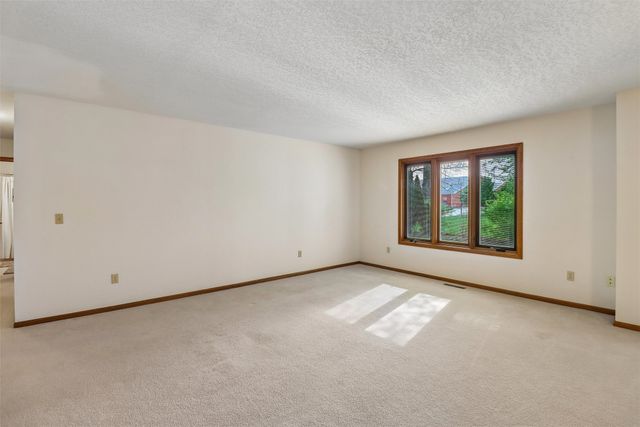 6718 SE 2nd Court, Des Moines, IA 50315