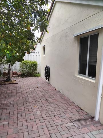 519 Talavera Rd, Weston, FL 33326