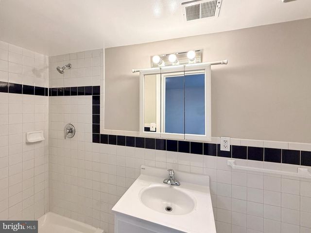 964 MOUNT OLIVET RD NE, Washington, DC 20002