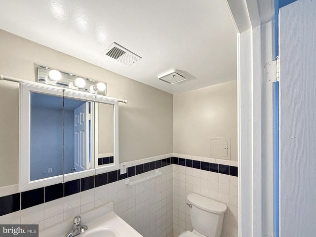 964 MOUNT OLIVET RD NE, Washington, DC 20002