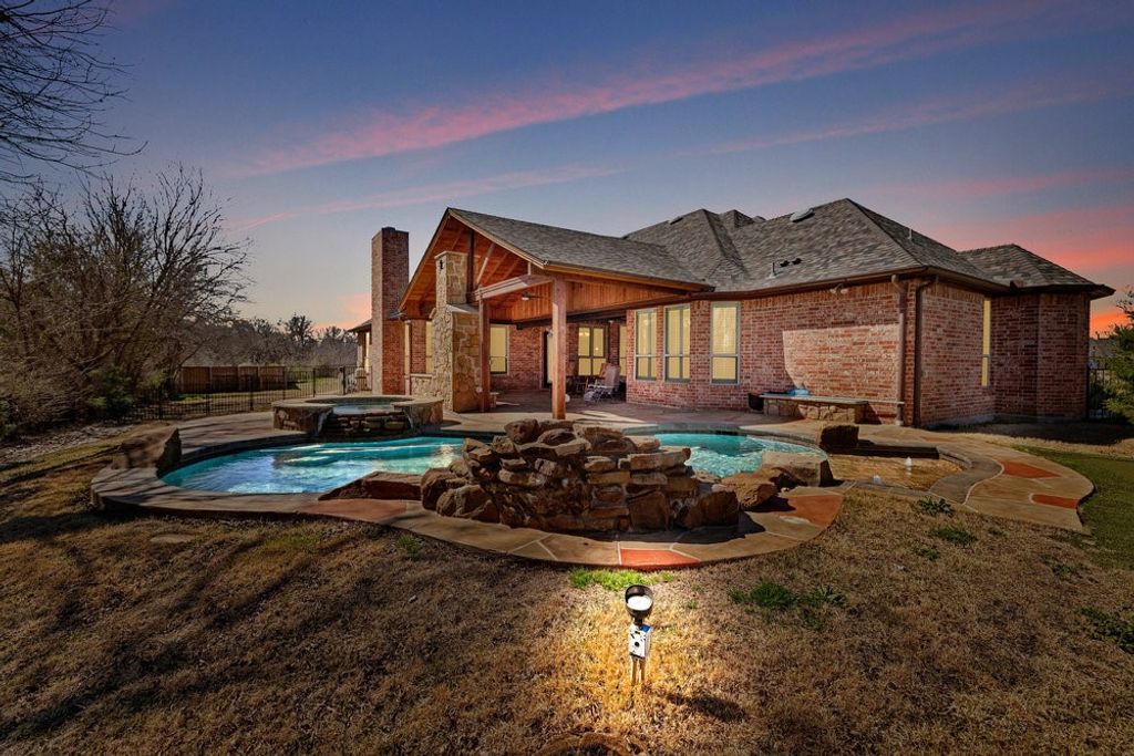 2885 Forest Hills Drive, Cross Roads, TX 76227