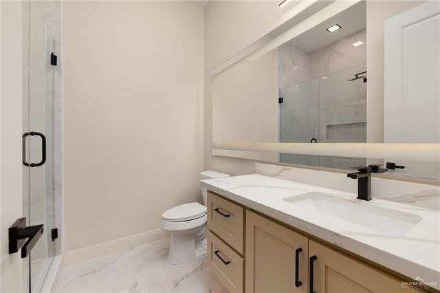 2809 E Zarzamora Avenue, Hidalgo, TX 78557