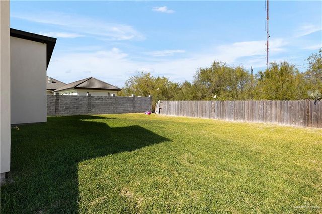 2809 E Zarzamora Avenue, Hidalgo, TX 78557