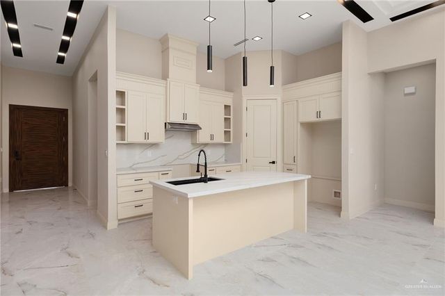 2809 E Zarzamora Avenue, Hidalgo, TX 78557