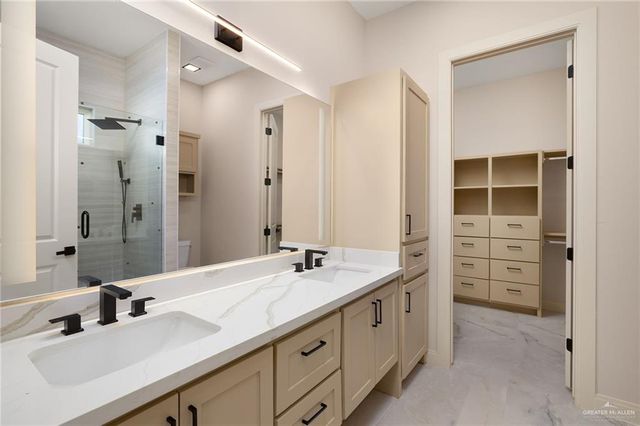 2809 E Zarzamora Avenue, Hidalgo, TX 78557