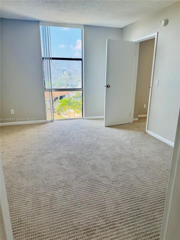 13499 Biscayne Blvd 606, North Miami, FL 33181