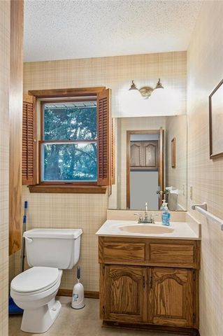 13875 W 67th Street, Shawnee, KS 66216