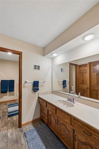 13875 W 67th Street, Shawnee, KS 66216