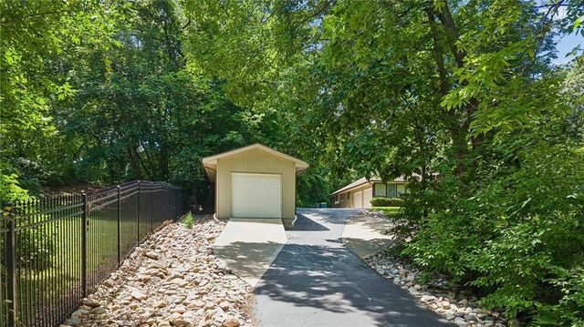 13875 W 67th Street, Shawnee, KS 66216
