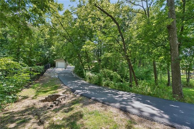 13875 W 67th Street, Shawnee, KS 66216