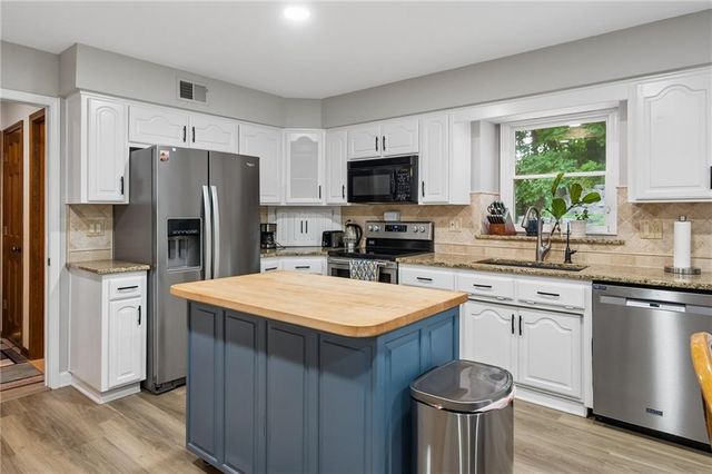13875 W 67th Street, Shawnee, KS 66216