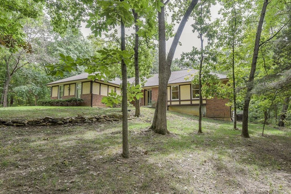 13875 W 67th Street, Shawnee, KS 66216