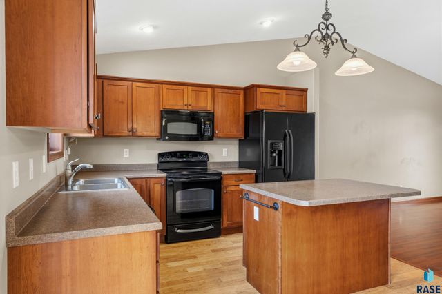 802 Honeysuckle Dr Drive, Harrisburg, SD 57032