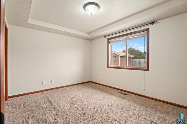 802 Honeysuckle Dr Drive, Harrisburg, SD 57032