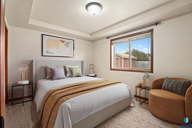 802 Honeysuckle Dr Drive, Harrisburg, SD 57032