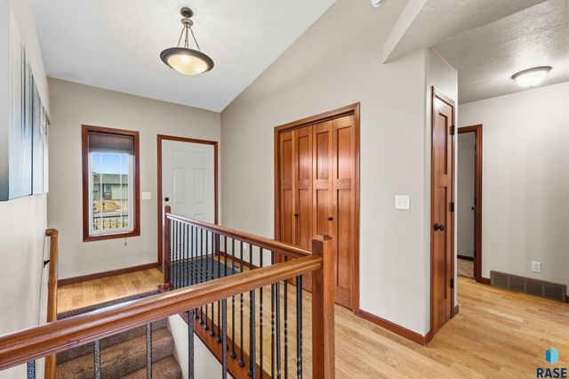 802 Honeysuckle Dr Drive, Harrisburg, SD 57032