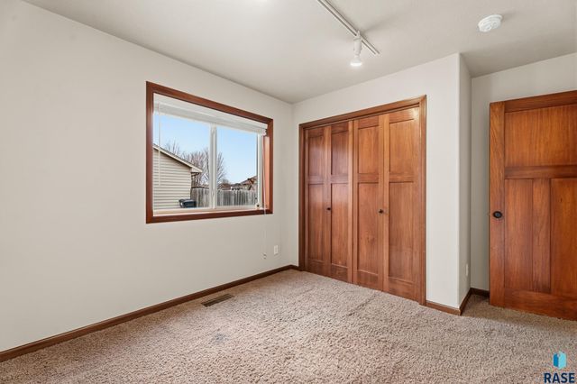 802 Honeysuckle Dr Drive, Harrisburg, SD 57032