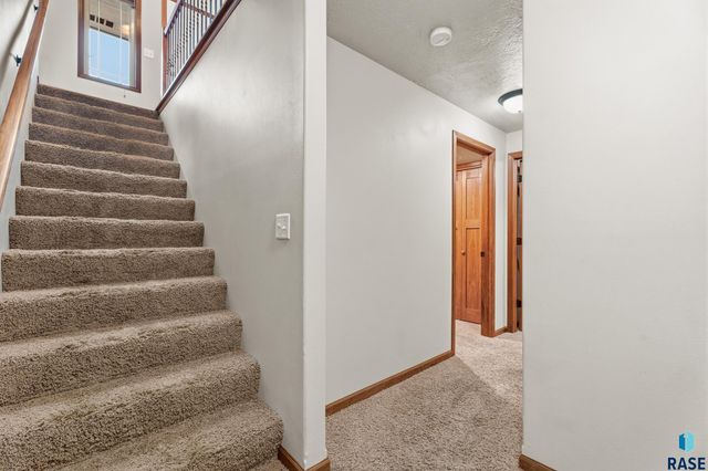 802 Honeysuckle Dr Drive, Harrisburg, SD 57032