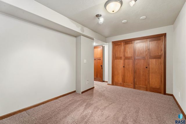 802 Honeysuckle Dr Drive, Harrisburg, SD 57032