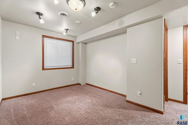 802 Honeysuckle Dr Drive, Harrisburg, SD 57032