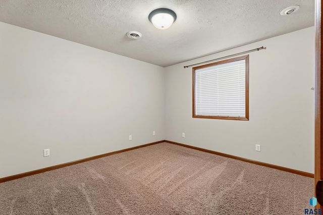 802 Honeysuckle Dr Drive, Harrisburg, SD 57032