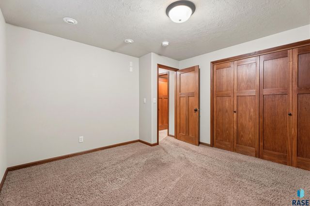802 Honeysuckle Dr Drive, Harrisburg, SD 57032