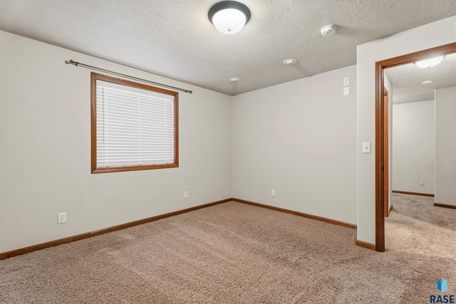 802 Honeysuckle Dr Drive, Harrisburg, SD 57032