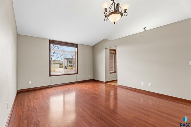 802 Honeysuckle Dr Drive, Harrisburg, SD 57032