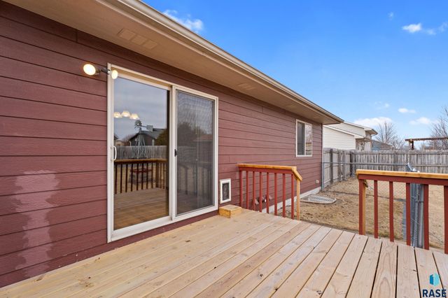 802 Honeysuckle Dr Drive, Harrisburg, SD 57032