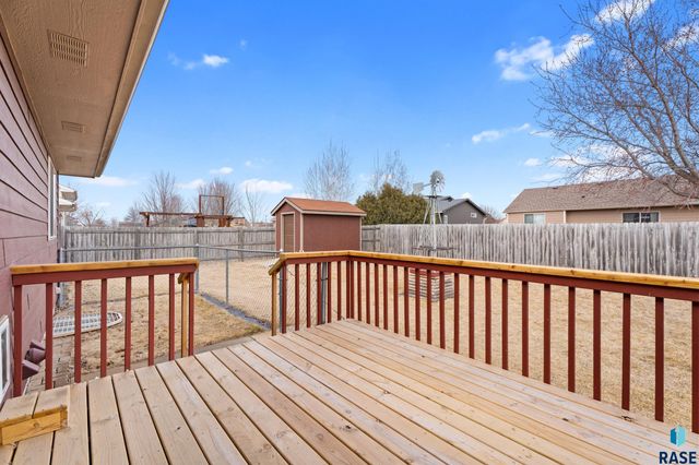 802 Honeysuckle Dr Drive, Harrisburg, SD 57032