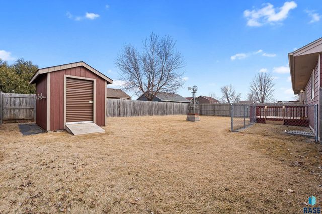 802 Honeysuckle Dr Drive, Harrisburg, SD 57032