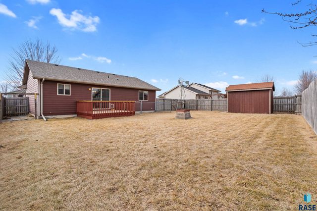 802 Honeysuckle Dr Drive, Harrisburg, SD 57032