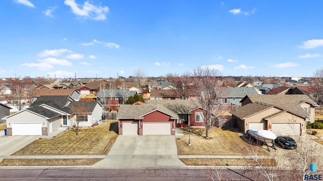 802 Honeysuckle Dr Drive, Harrisburg, SD 57032