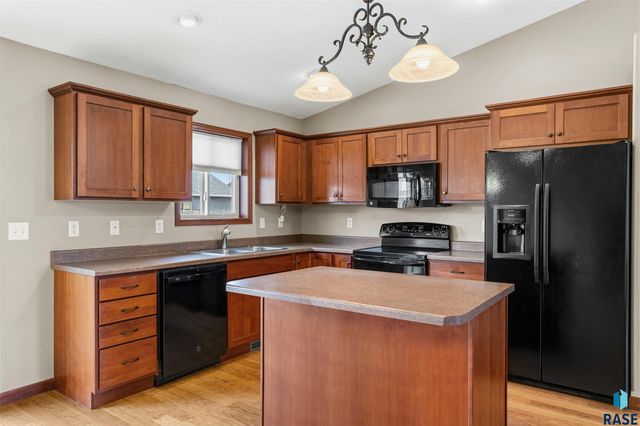 802 Honeysuckle Dr Drive, Harrisburg, SD 57032