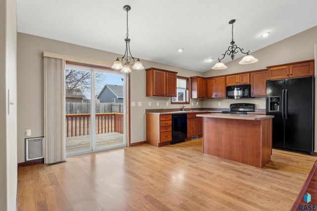 802 Honeysuckle Dr Drive, Harrisburg, SD 57032