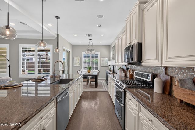 2883 E RIDGEWOOD Lane, Gilbert, AZ 85298