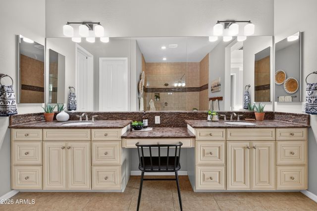 2883 E RIDGEWOOD Lane, Gilbert, AZ 85298