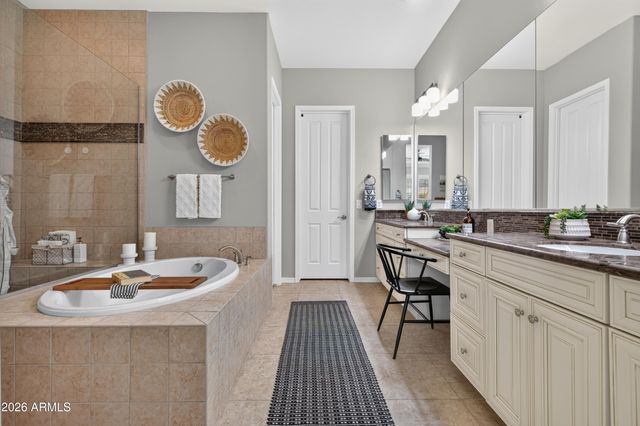 2883 E RIDGEWOOD Lane, Gilbert, AZ 85298