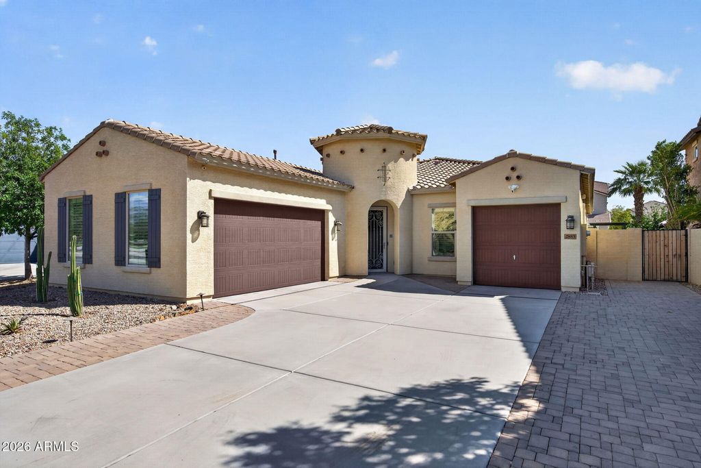 2883 E RIDGEWOOD Lane, Gilbert, AZ 85298 — exterior