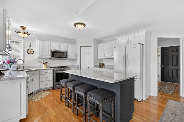 481 Kingston Drive, New Lenox, IL 60451