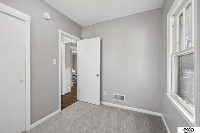 4855 Maple Street, Omaha, NE 68104