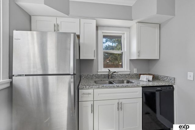 4855 Maple Street, Omaha, NE 68104