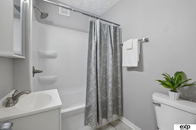 4855 Maple Street, Omaha, NE 68104