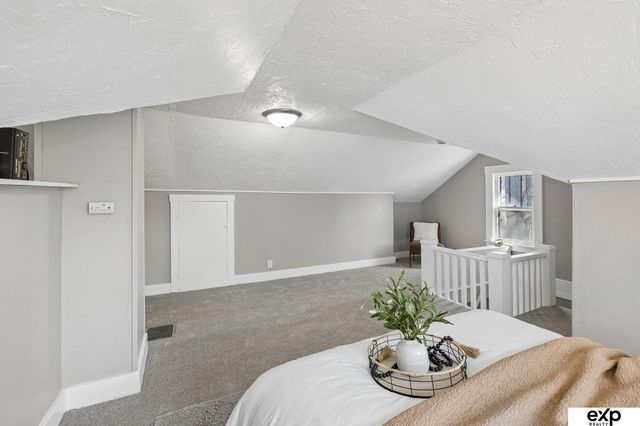 4855 Maple Street, Omaha, NE 68104