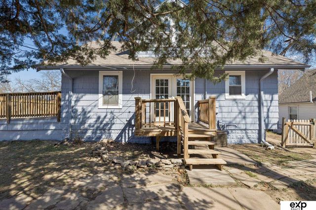 4855 Maple Street, Omaha, NE 68104