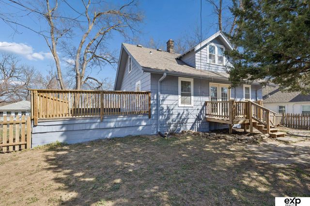 4855 Maple Street, Omaha, NE 68104